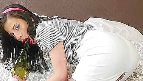 Milf gets her pussy stretched by a huge cock