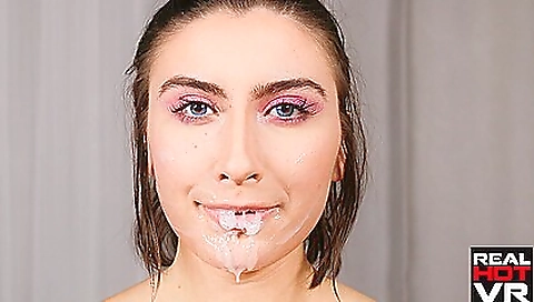 Hawt blonde with sexy bodys