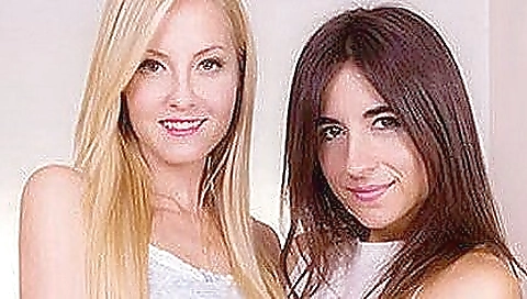 Sexy girlfriend gets her pussy pounded