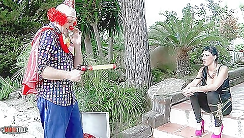 Hot chick with huge ass gets fucked halled dickgirl