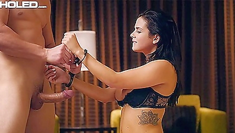 Hawt hottie plays with her boyfriend