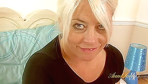 Mature and sexyy sop surfs cock