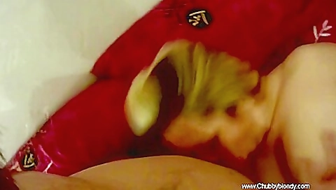 Hotie asian slut dildo fucks herself