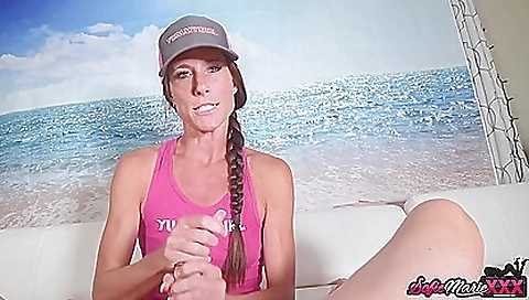 Milf & huge ass- transatplay resistsen